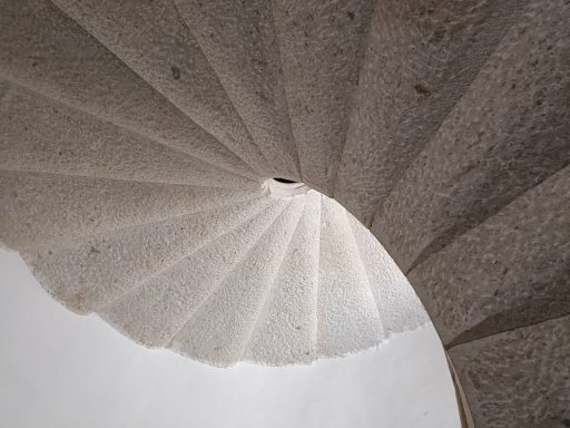 scala elicoidale certosa di Padula
guida padula